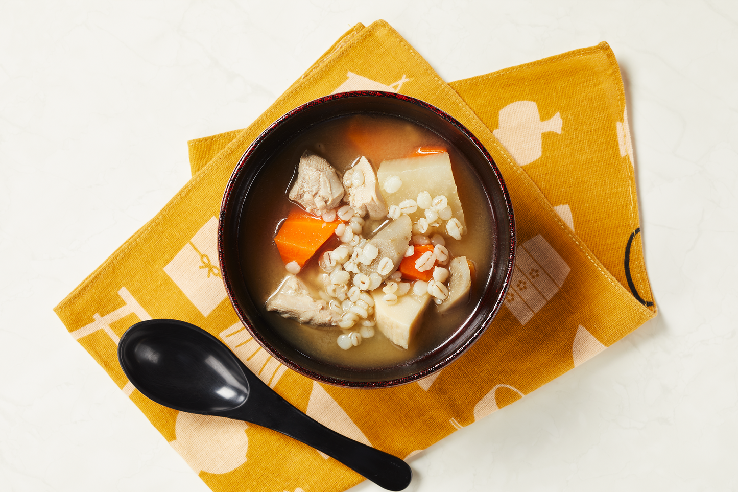 押し麦入りの根菜生姜味噌スープ